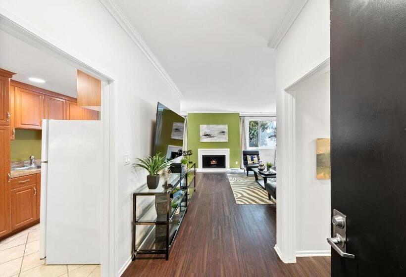 דירת חדר, Beverly Hills Gem 1 Br Apt With Parking 218