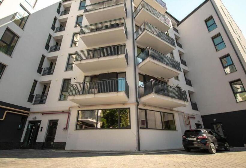 Апартаменты 3 Спальни, Downtown Apartments