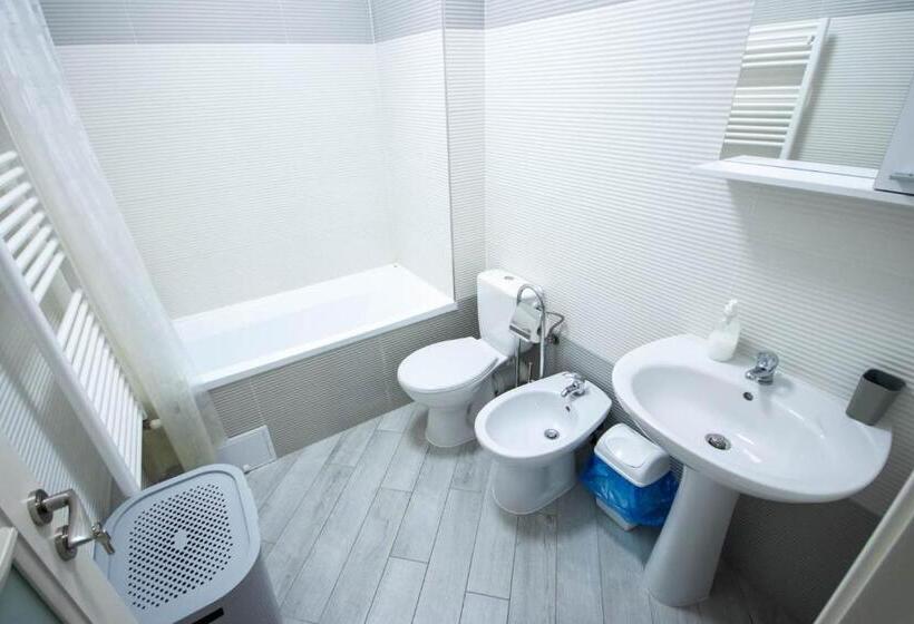 Апартаменты 2 Спальни, Downtown Apartments