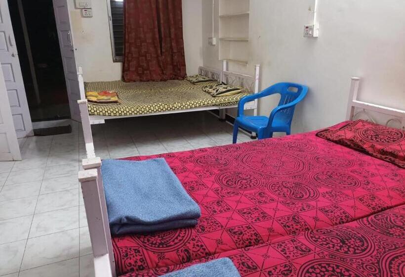 Четырехместный Номер Economy, Hemprabha Bed & Breakfast, Ratnagiri