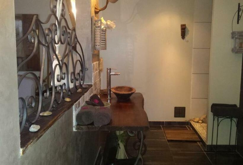Номер Стандарт с Гидромассажем, Chambres D Hotes ,hotel ,secret D Une Nuit A Vicq Prės De Onnaing,avec Piscine