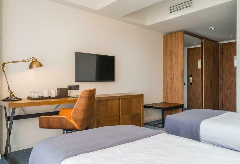 اتاق استاندارد با چشم‌انداز دریاچه, Kvareli Lake Resort