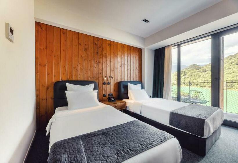 اتاق استاندارد با چشم‌انداز دریاچه, Kvareli Lake Resort