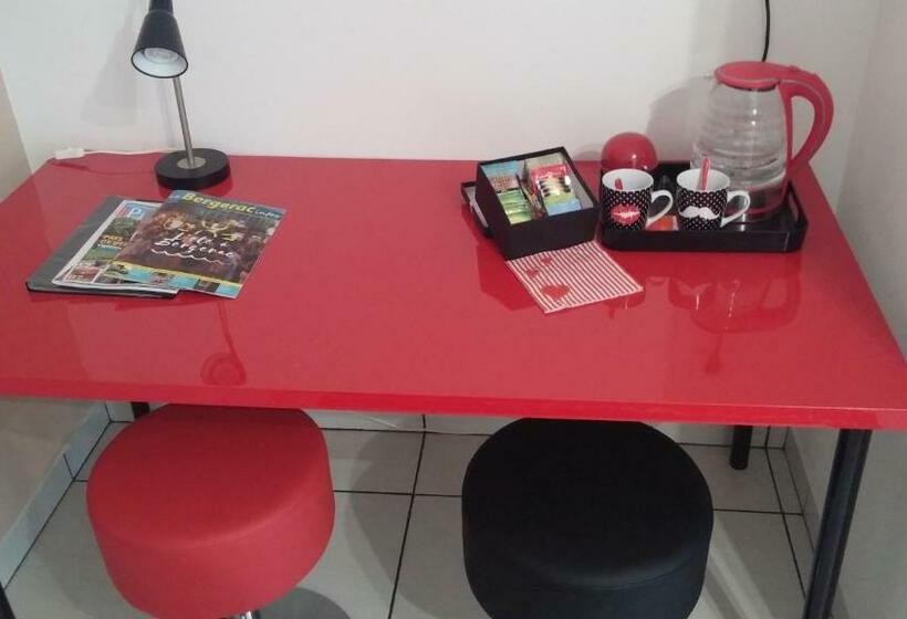 Стандартный Номер Нижний Этаж, En Rouge Et Noir