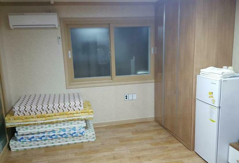 Семейный Номер, The 1st Andong Hostel
