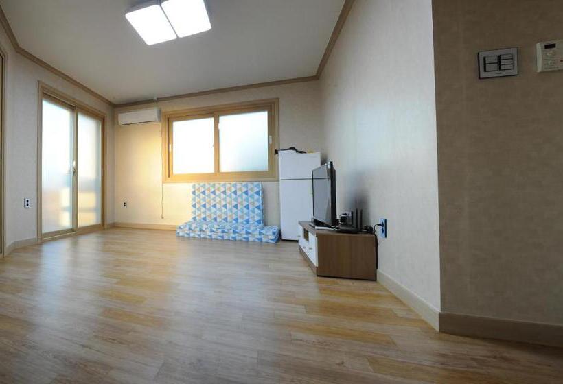 Семейный Номер, The 1st Andong Hostel