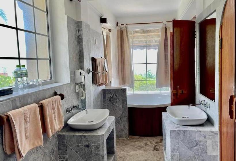 اتاق لوکس خانوادگی, Villa Louise Hue Beach Boutique