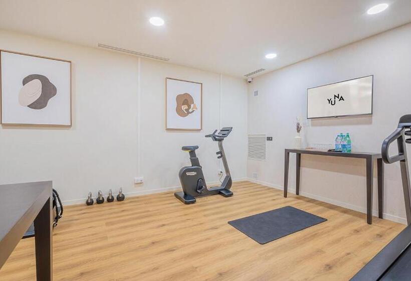 2 Bedroom Premium Apartment, Yuna Porte Maillot   Apart
