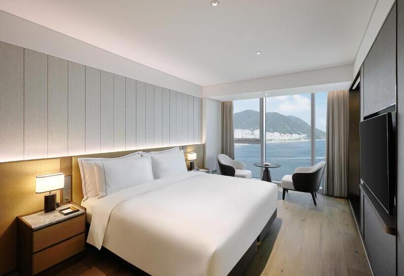 اتاق اجرایی با تخت بزرگ, Wyndham Grand Busan