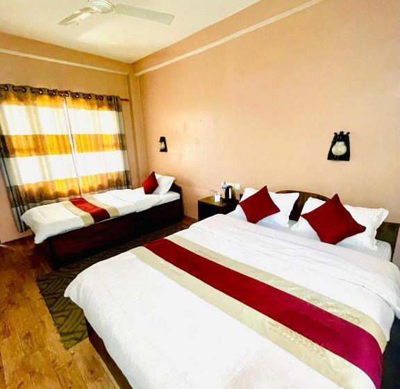 اتاق لوکس, Tree Tops  A Serene Friendly Hotel In Sauraha