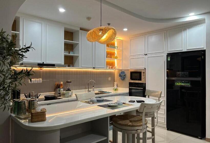 سوئیت پرزیدنت, Uphoenix Home  Hado Centrosa Garden
