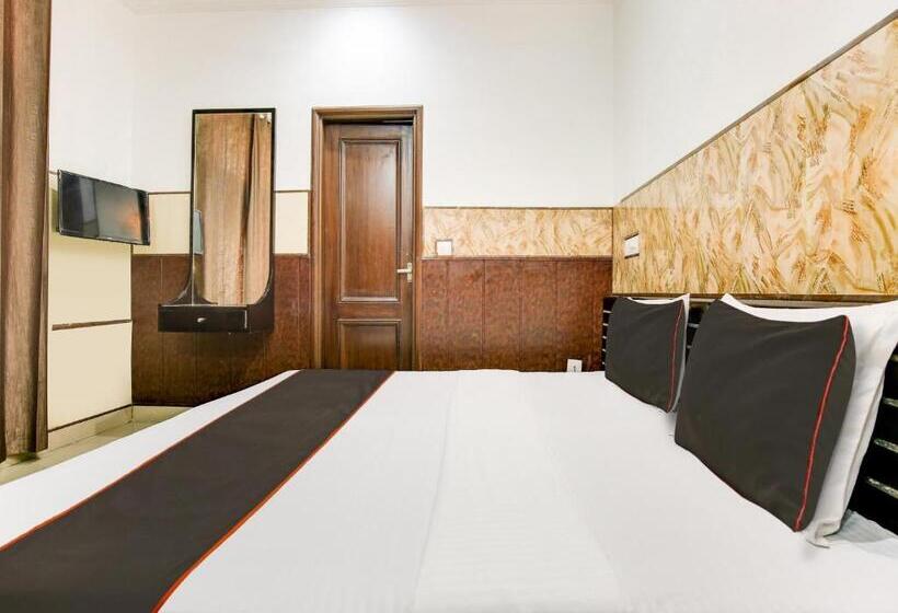 Трехместный Номер Классика, Collection O Hotel Radis Inn