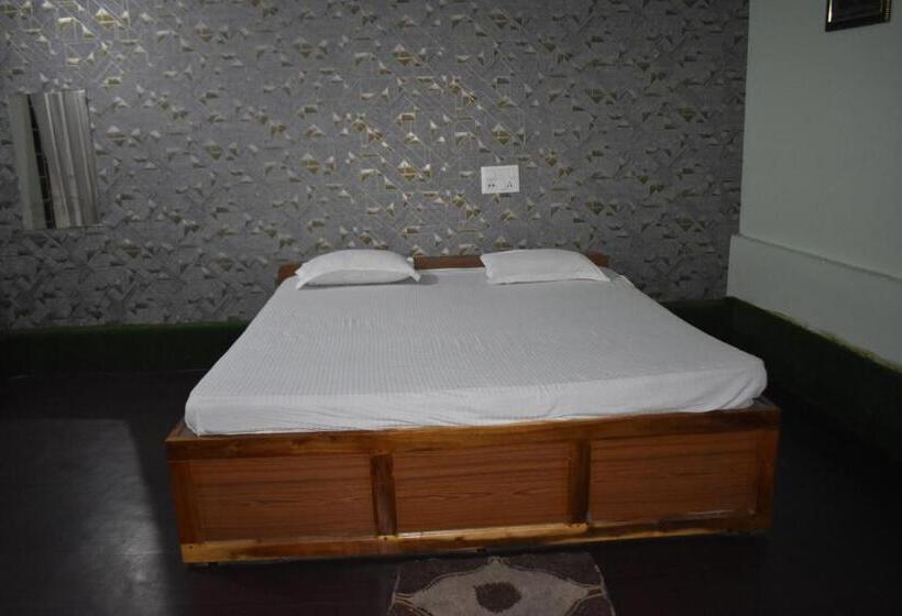 Семейное Студио, Kanikasundari Home Stay