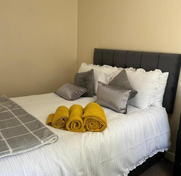 آپارتمان 1 خوابه, Lovely 3 Bed Short Stay