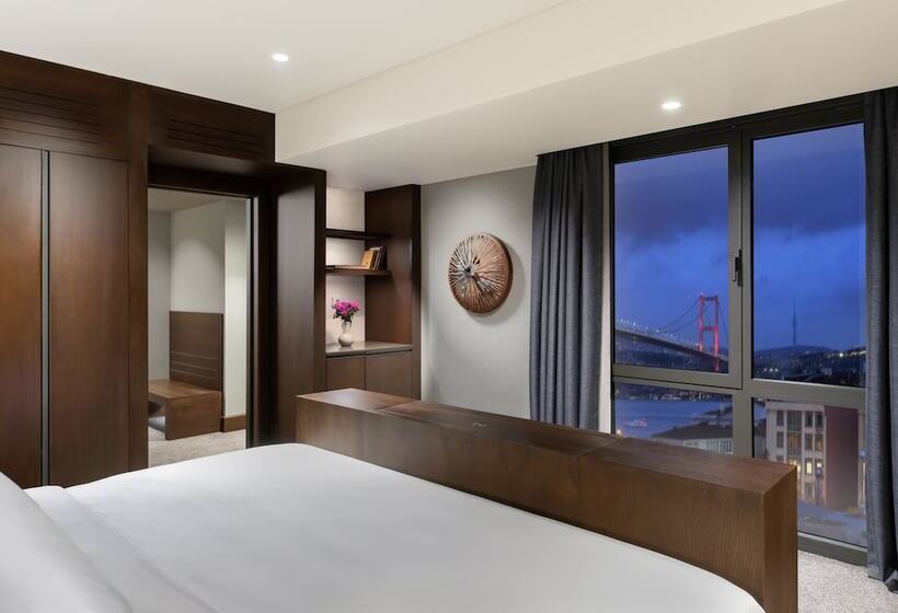 سوئیت با چشم‌انداز, Crowne Plaza Istanbul   Ortakoy Bosphorus, An Ihg