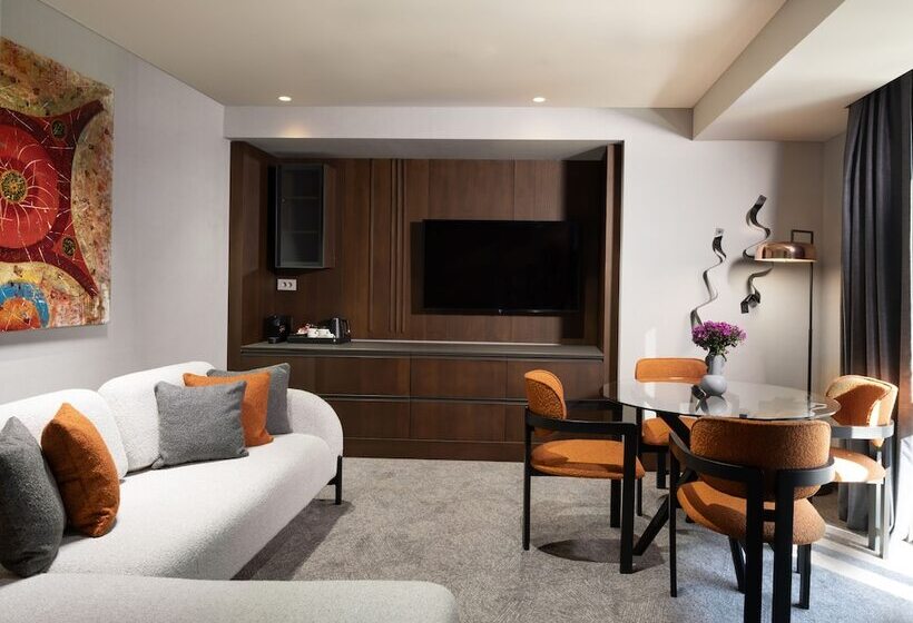 سوئیت با چشم‌انداز, Crowne Plaza Istanbul   Ortakoy Bosphorus, An Ihg