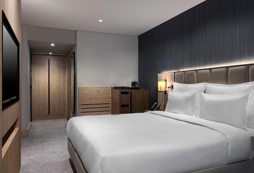 اتاق استاندارد با تخت بزرگ, Crowne Plaza Istanbul   Ortakoy Bosphorus, An Ihg