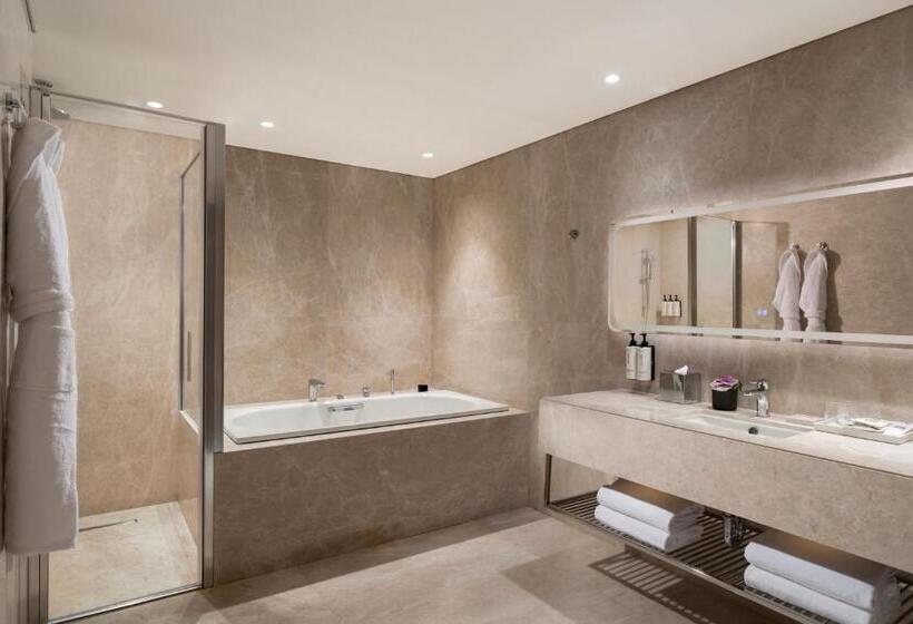 سوئیت با چشم‌انداز, Crowne Plaza Istanbul   Ortakoy Bosphorus, An Ihg