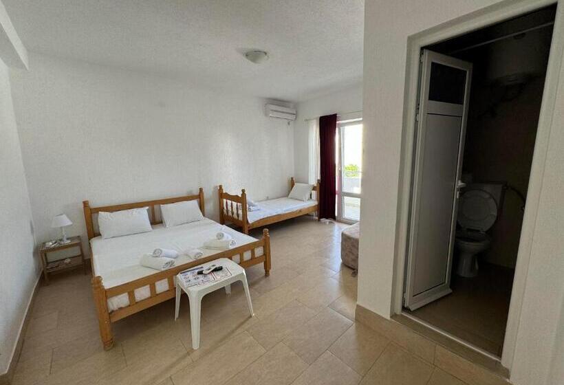 اتاق استاندارد چهارنفره با چشم‌انداز باغ, Apartmani Hadžić
