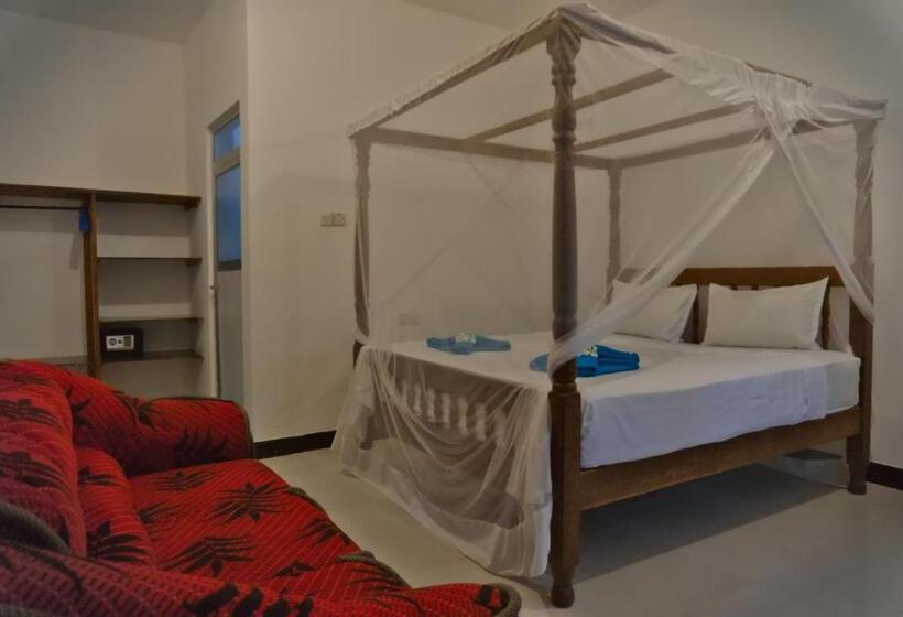 اتاق لوکس با بالکن, Cocolala Beach House