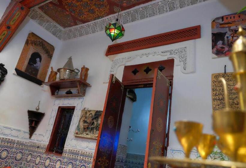 اتاق استاندارد سه نفره, Dar Enouiina