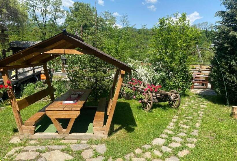 Семейный Номер, Pensiune Păstrăvărie La Pintea Haiducu