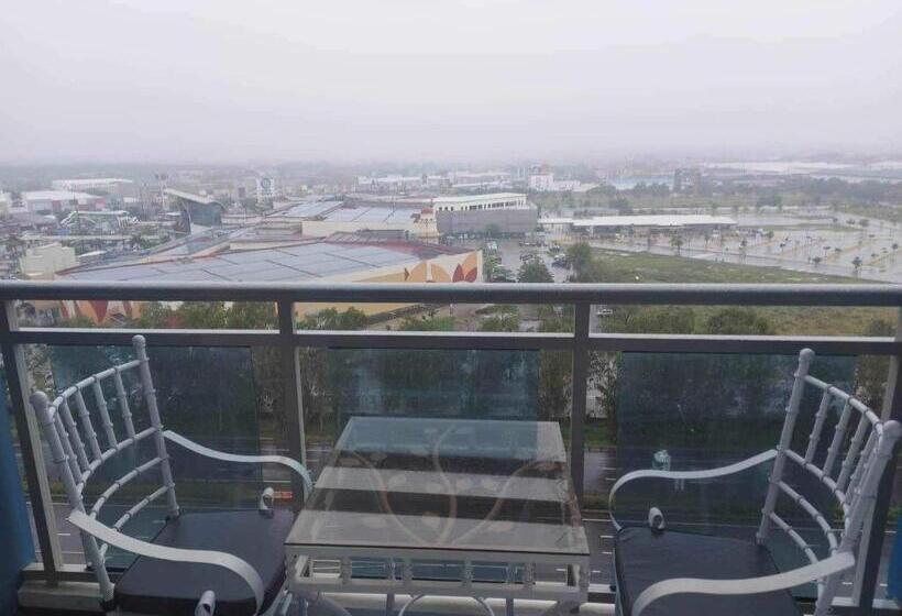 استودیو استاندارد با چشم‌انداز استخر, Azurenorth 1721 Mt Arayat View