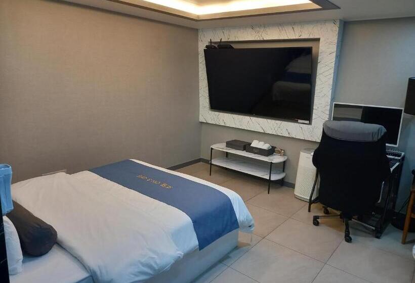 Номер Deluxe, On & Off Hotel Bupyeong