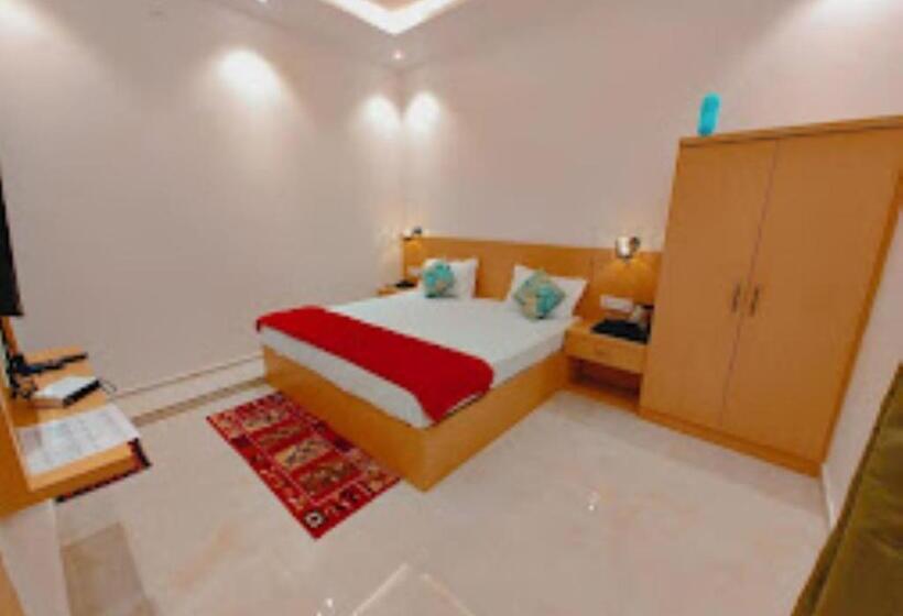 Номер Deluxe, The Ramay Palace Ayodhya