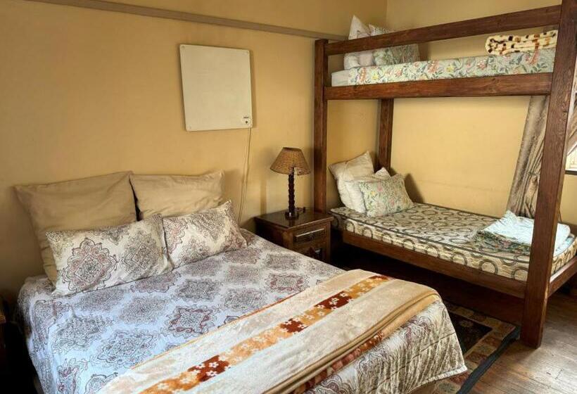 スタンダード４人部屋, Room In Guest Room   Adnaans Secret Garden Big Room