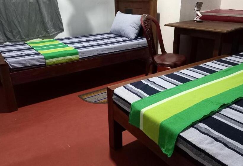 Номер Стандарт Трехместный, Sewana Guest Inn
