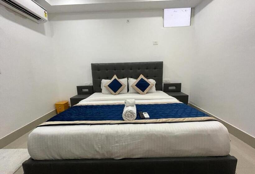 带大床的豪华间, Fortune Home Noida