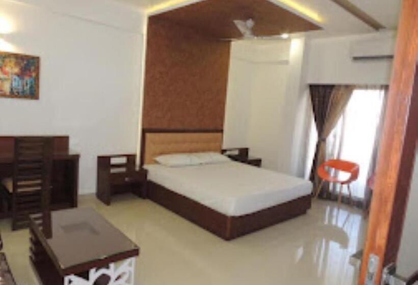 Номер Deluxe, Marvel Inn Shirur