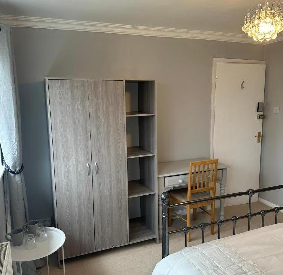 Номер Deluxe, Wendover House