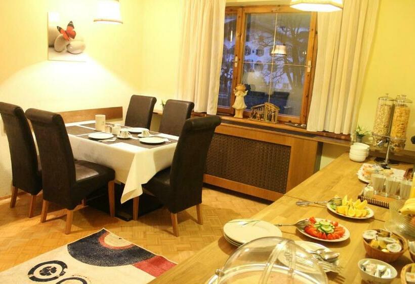 اتاق اکونومی با حمام مشترک, Haus Maria