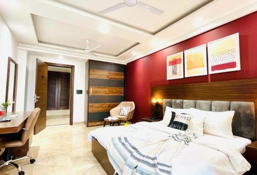 Standard Studio King Bed, Bluo Studio4 Dlf Cybercity   Balcony, Gym Tt, Lift