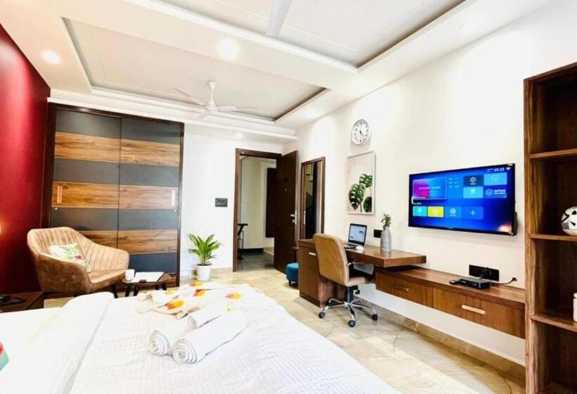 Standard Studio King Bed, Bluo Studio4 Dlf Cybercity   Balcony, Gym Tt, Lift