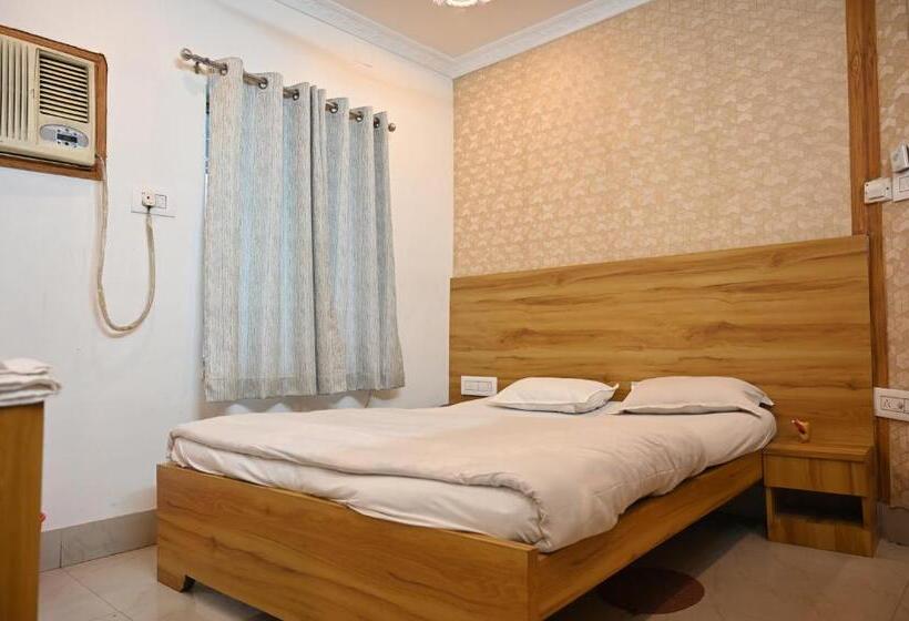 Номер Deluxe, Priyanka International