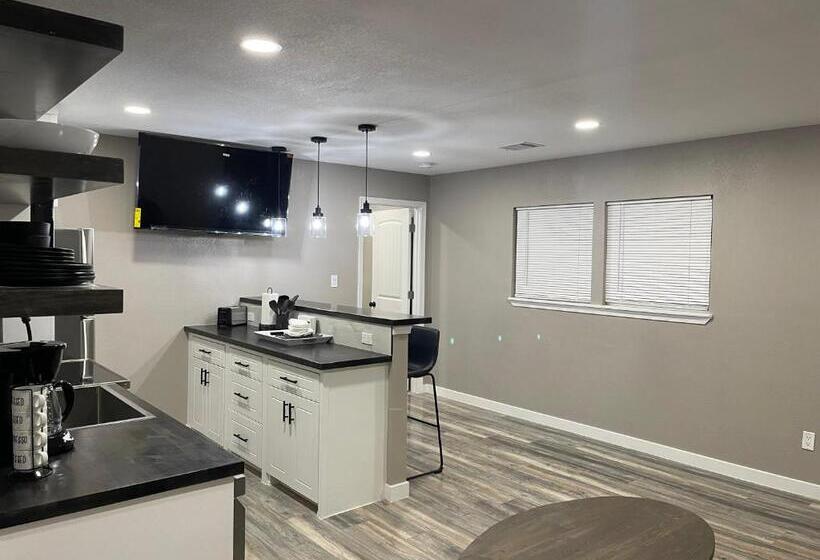 Апартаменты Deluxe 1 Спальня, Apt 5   Dorsey At High Plains Lodge
