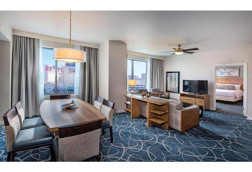 آپارتمان سوپریور 1 خوابه, Our Luxury Condo Awaits You A The Desert Blue, Moments From The Strip   Special Offer Now!