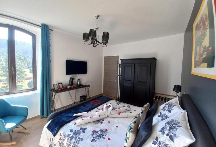 Номер Стандарт Вид на Бассейн, Domaine Benester   Chambre Axel   4 épis