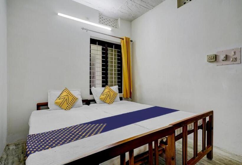 Трехместный Номер Классика, Spot On Nakshathra Residency