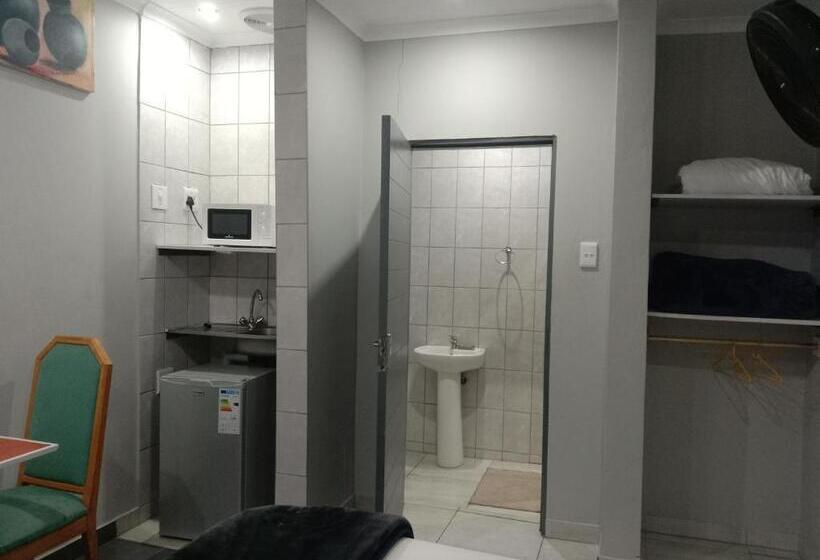 Номер Стандарт Вид на Сад, Executive Guest House Randfontein