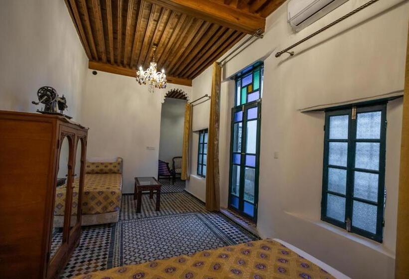 带景观的三人标准房间, Dar Usham Fes