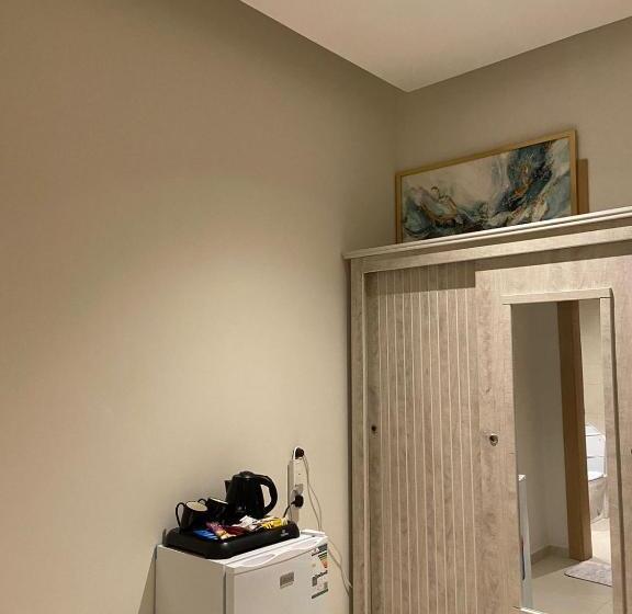 デラックススタジオ, Studio Almalqa By A Private Entrance