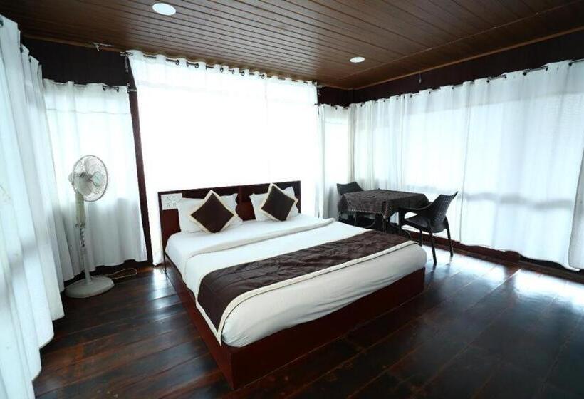 标准间带阳台, Coorg Tree House
