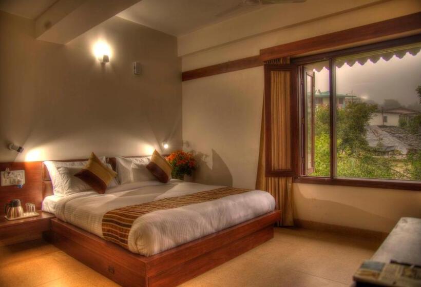 Номер Deluxe, The Palm Luxuria, Best Hotel In Bhimtal