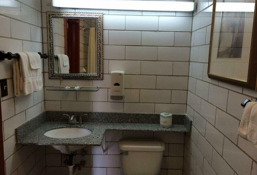 Номер Стандарт 2 Двуспальные Кровати, Budget Inn   Scottsboro