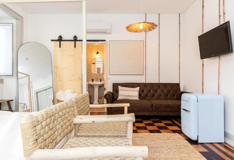 Люкс Повышенной Комфортности, Amália Boutique Suites & Studios   By @ Rita´s Place