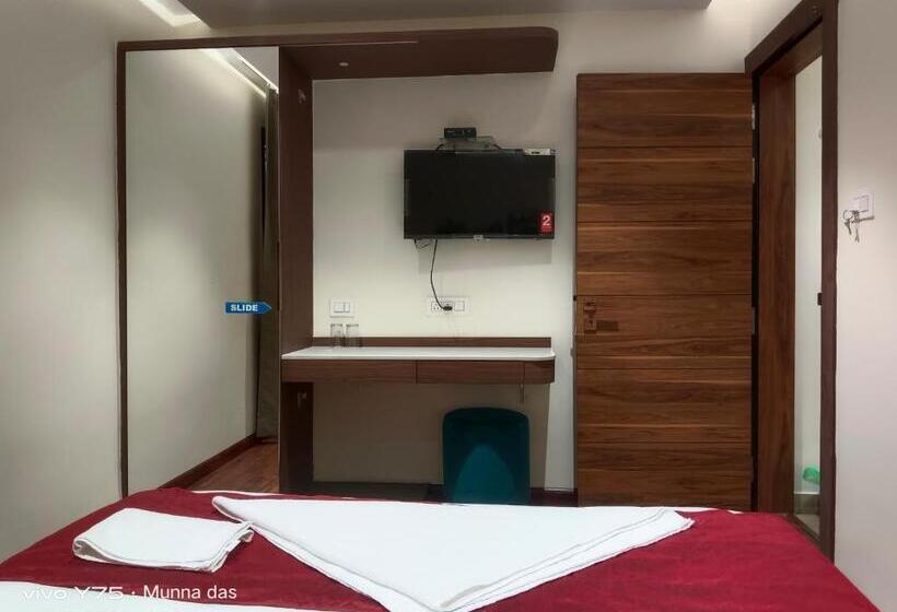 Номер Deluxe, The Pride